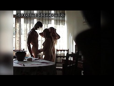 ❤️ Prietenii sexuali invită un bărbat uriaș și o partidă în trei cu el ❌ at porn ro.xxxhdporn.ru ️❤